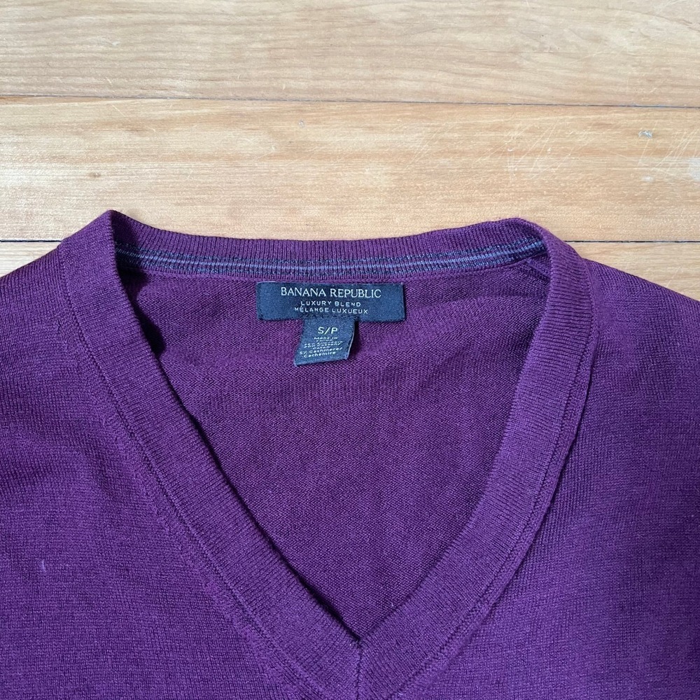 Banana Republic Mens V-Neck Sweater Purple Silk Cotton Cashmere Blend Small